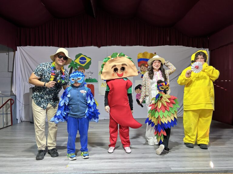 Momentos del aniversario — 44° aniversario Colegio Alborada
