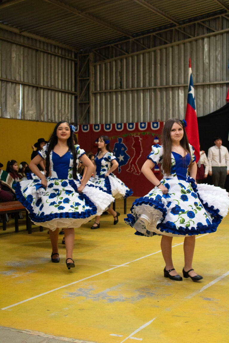Vueltas y pañuelos · Fiestas Patrias Colegio Alborada