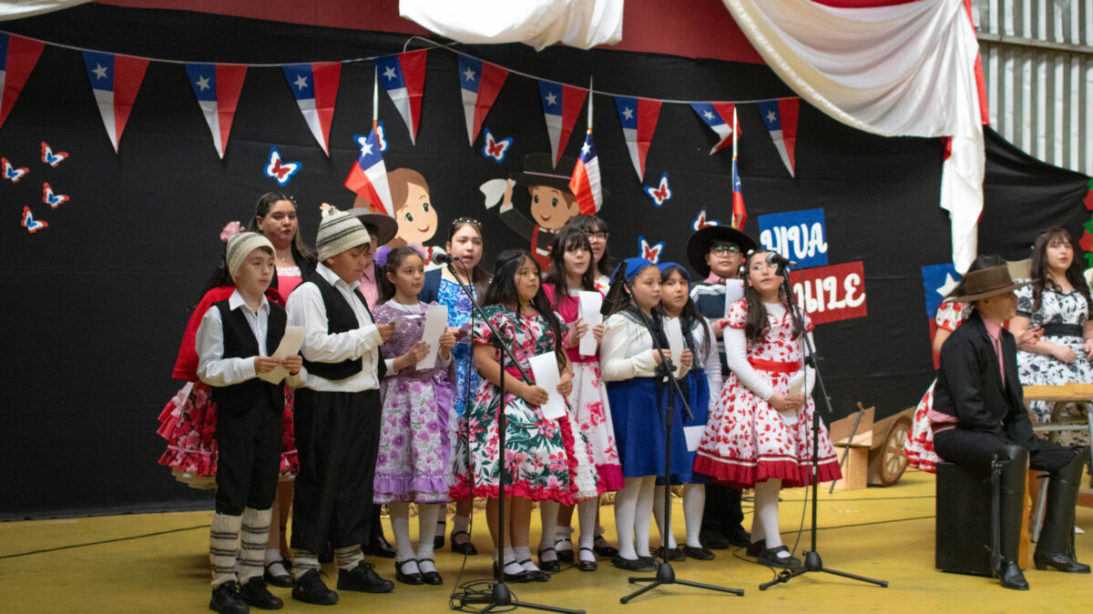 Participantes en el acto de Fiestas Patrias del Colegio Alborada, jornada de la tarde del 16 de septiembre.