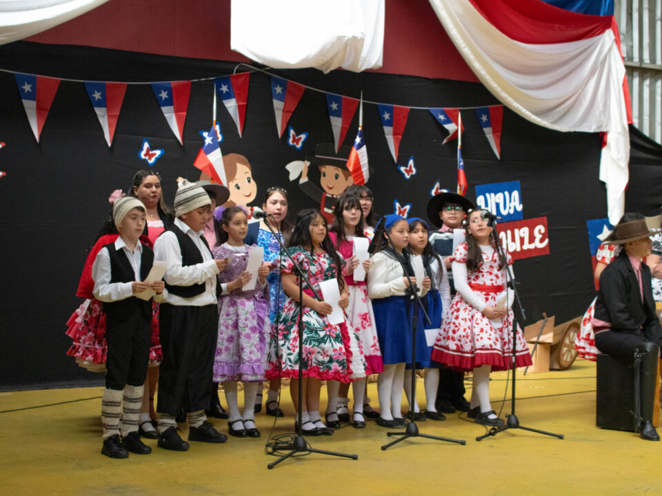 Participantes en el acto de Fiestas Patrias del Colegio Alborada, jornada de la tarde del 16 de septiembre.