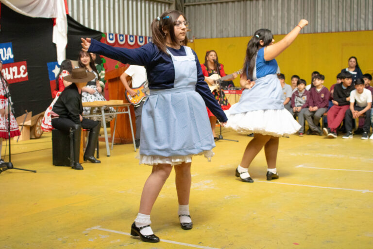Baile de los cursos menores · Fiestas Patrias Colegio Alborada