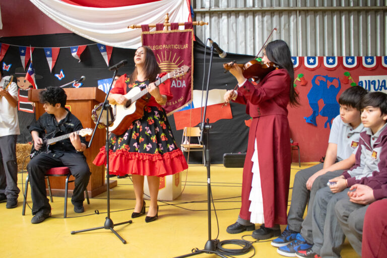 Conjunto musical del colegio · Fiestas Patrias Colegio Alborada
