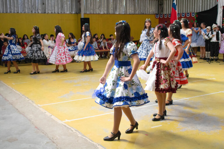 Baile de cueca grupal · Fiestas Patrias Colegio Alborada