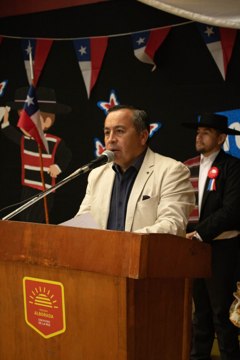 Palabras de bienvenida a la comunidad · Fiestas Patrias Colegio Alborada
