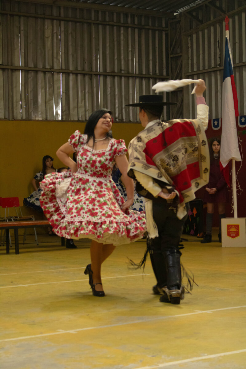Cueca frente a la comunidad