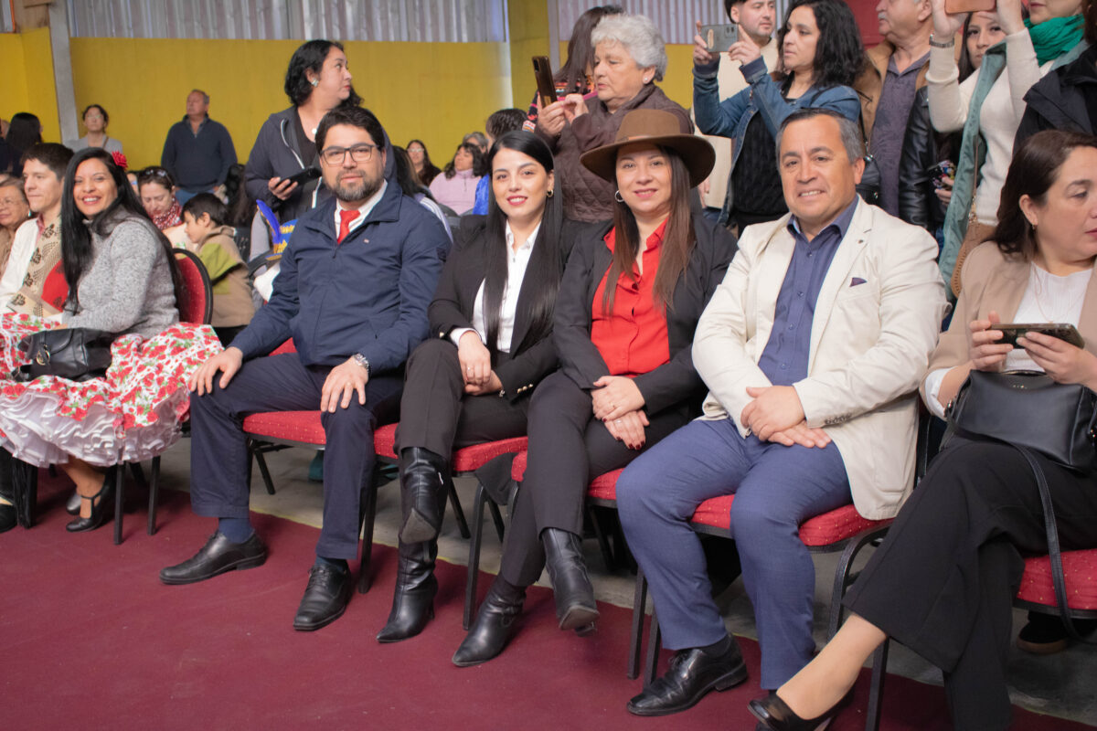 Apoderados y autoridades presentes