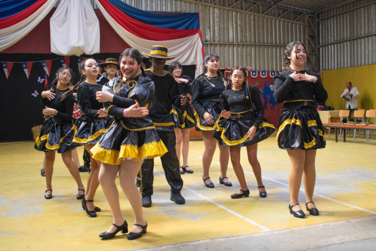 Baile en movimiento · Fiestas Patrias Colegio Alborada